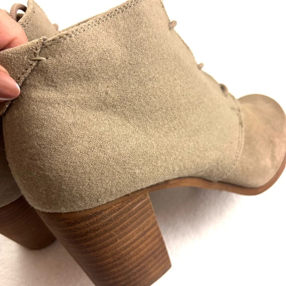 TOMS Lunata Beige Lace-Up‎ Suede Block Heel Metal Tip Lace-Up Ankle Booties W10